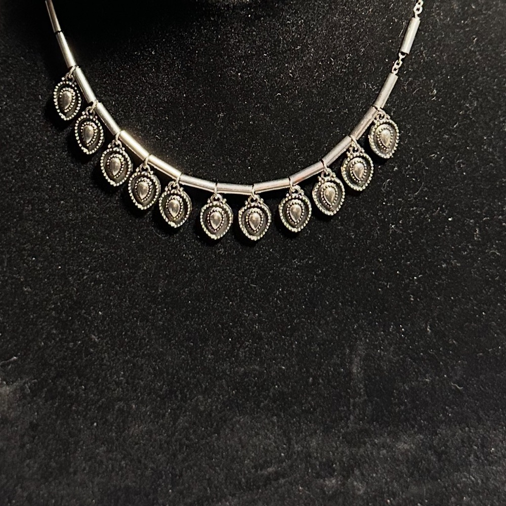 Elegant Silver Necklace with Teardrop Accents